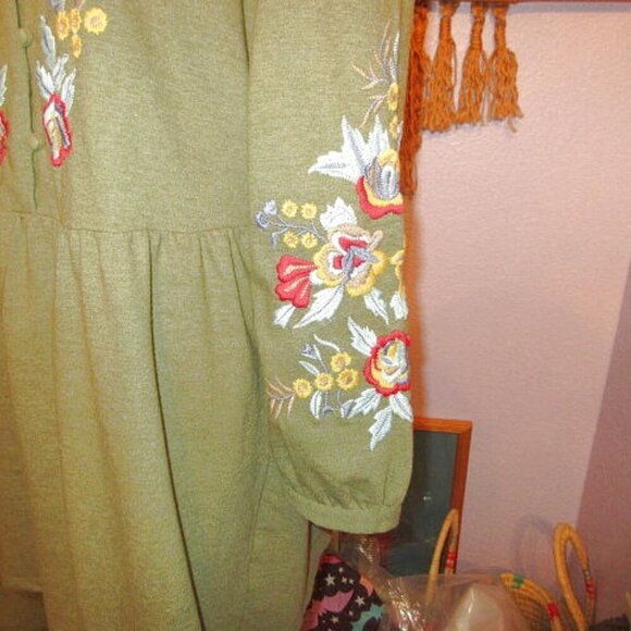 The Pyramid Collection Embroidered Babydoll Dress Size XL Pleated Peasant Boho - Picture 3 of 10